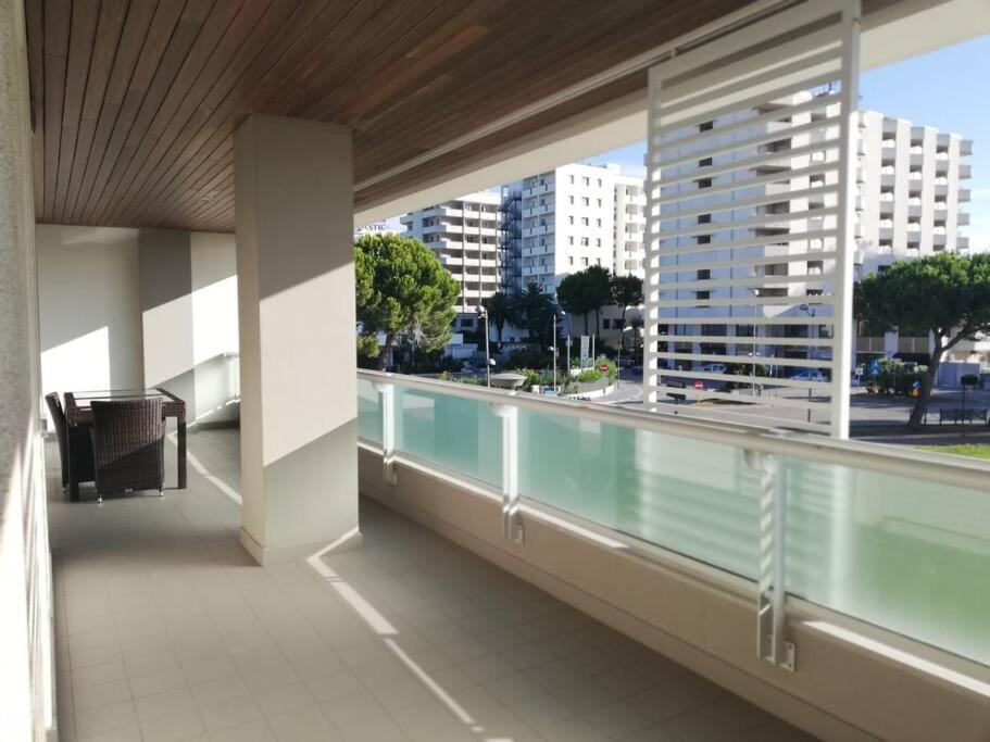 White-Blue Vibes, Seafront 2-Bedroom Apt Montesilvano Marina Exterior foto